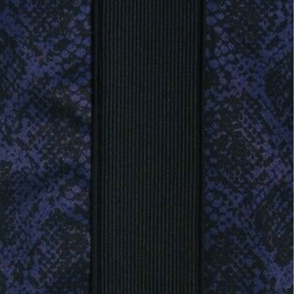 Athleta Printed Brooklyn Jogger Blue Python
NWOT - Picture 9 of 11